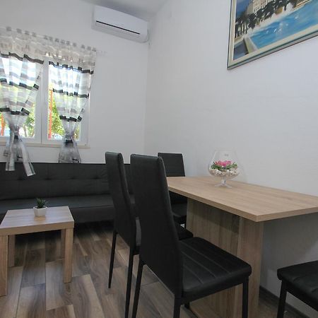 Apartment Afrodita Kastela Luaran gambar