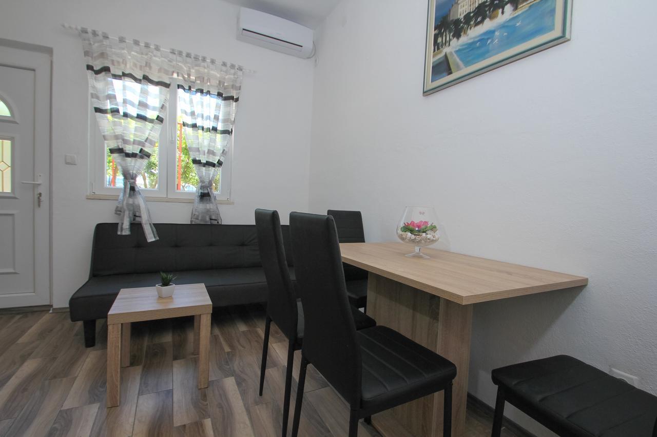 Apartment Afrodita Kastela Luaran gambar