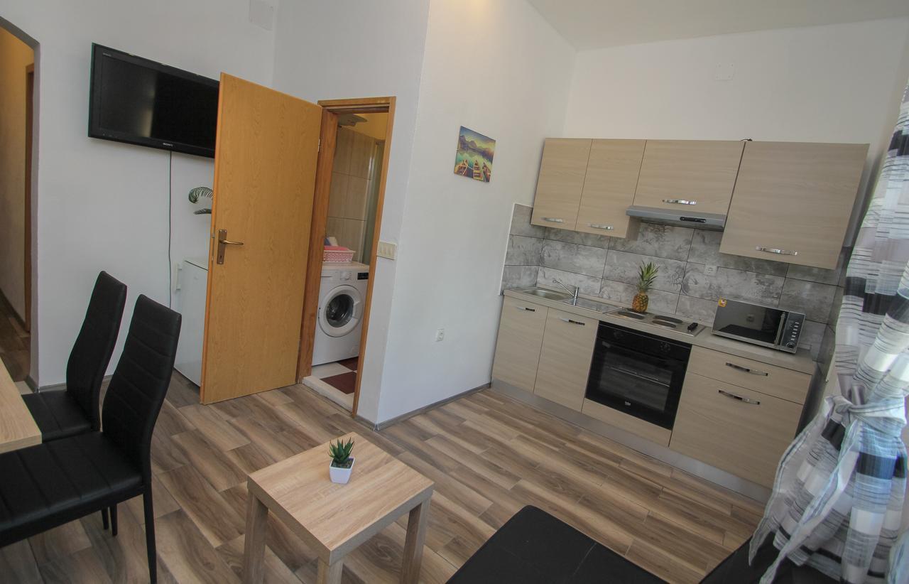 Apartment Afrodita Kastela Luaran gambar