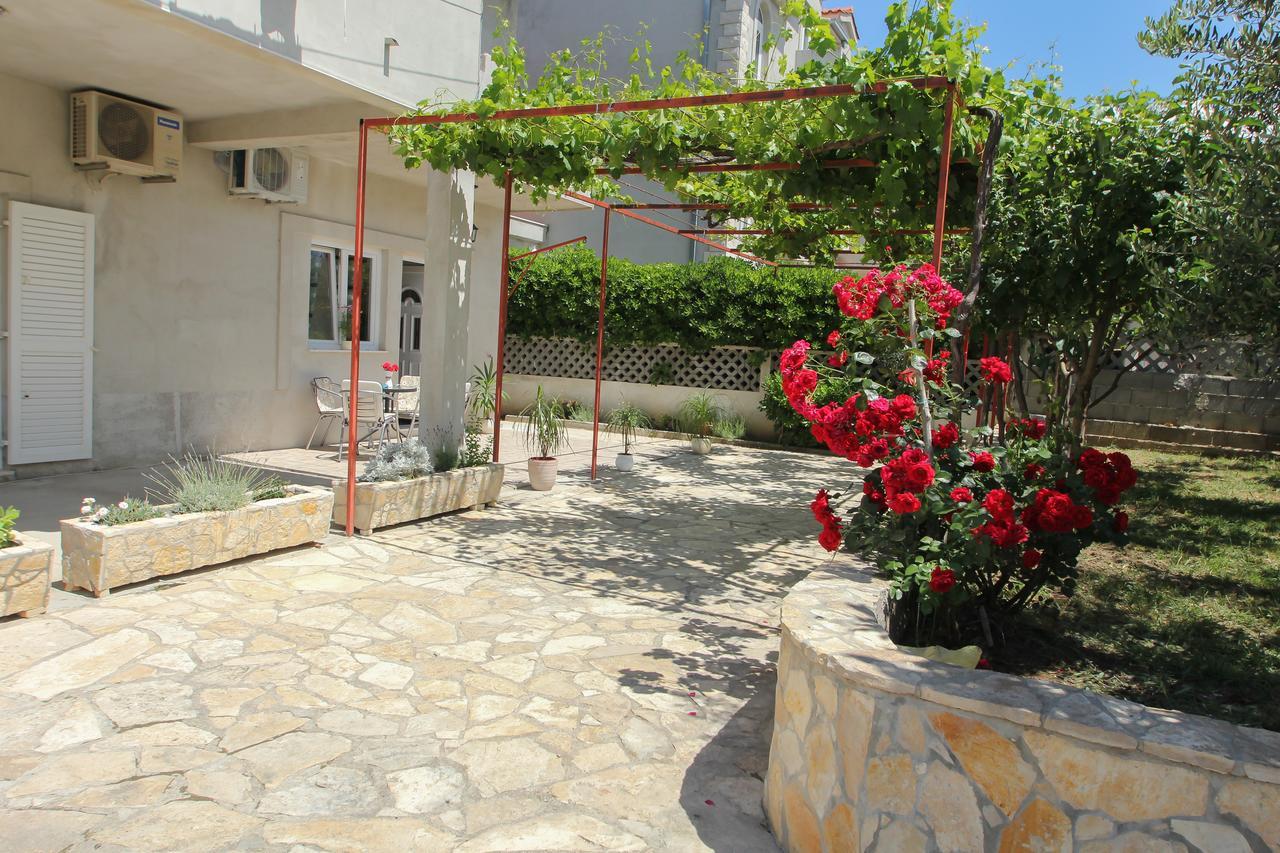 Apartment Afrodita Kastela Luaran gambar